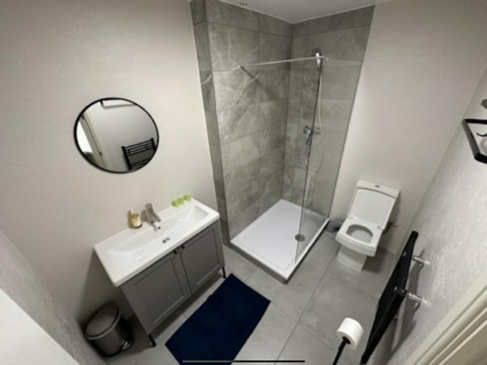 Double Bedroom With Private En-Suite ลอนดอน ภายนอก รูปภาพ